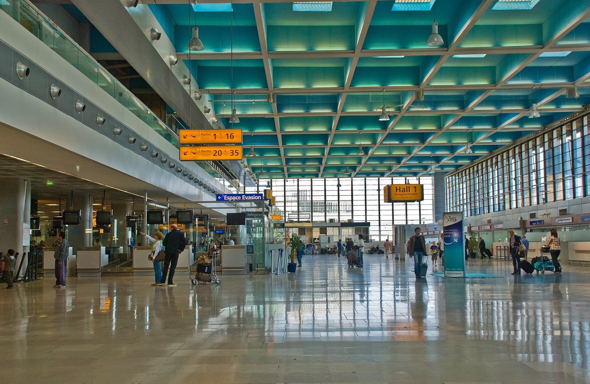 Hall des départs de l’aéroport Marseille-Provence à Marignane