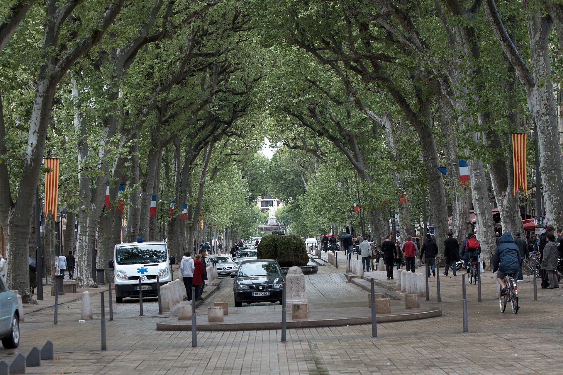 Le cours Mirabeau bordé de platanes à Aix-en-Provence